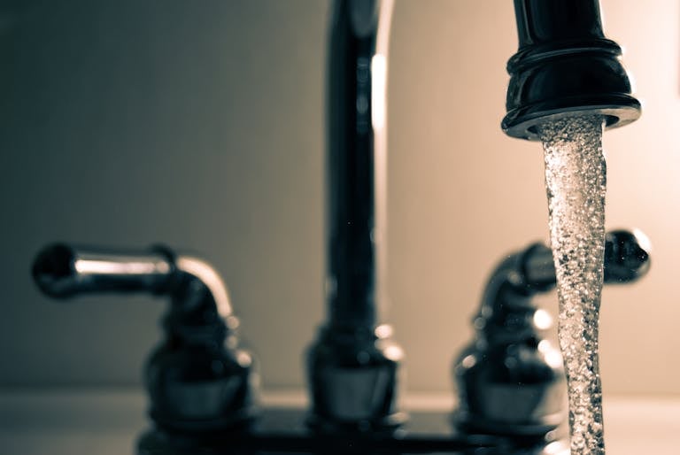 Filtration et adoucisseur d’eau : améliorez la qualité de l’eau à Blain